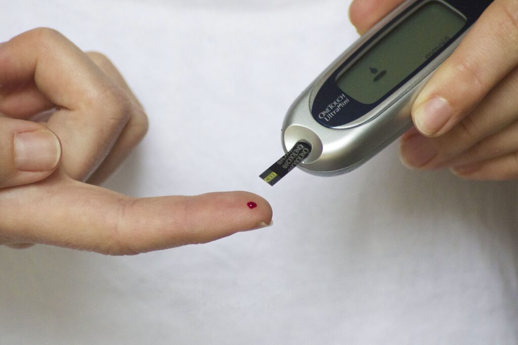 Prevenir a diabetes passa por realizar um check up de saúde regularmente.